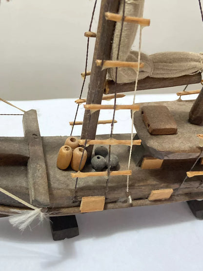 Antiga Miniatura De Navio Veleiro Artesanal Em Madeira