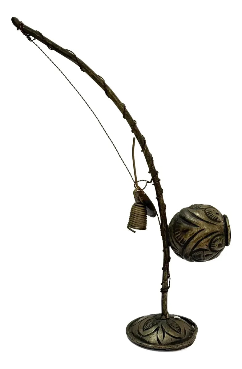 Escultura Antiga Berimbau Em Metal Com Sino 17cm