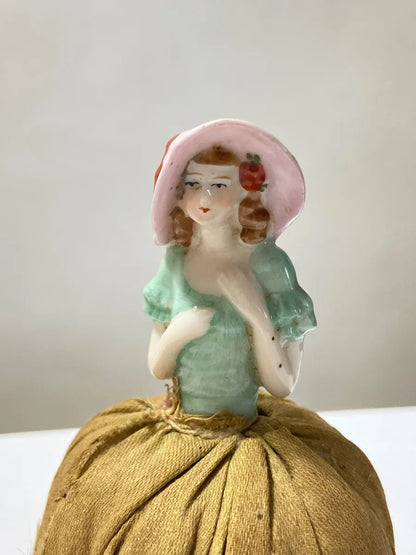 Boneca Alfineteiro Antiga De Porcelana Branco