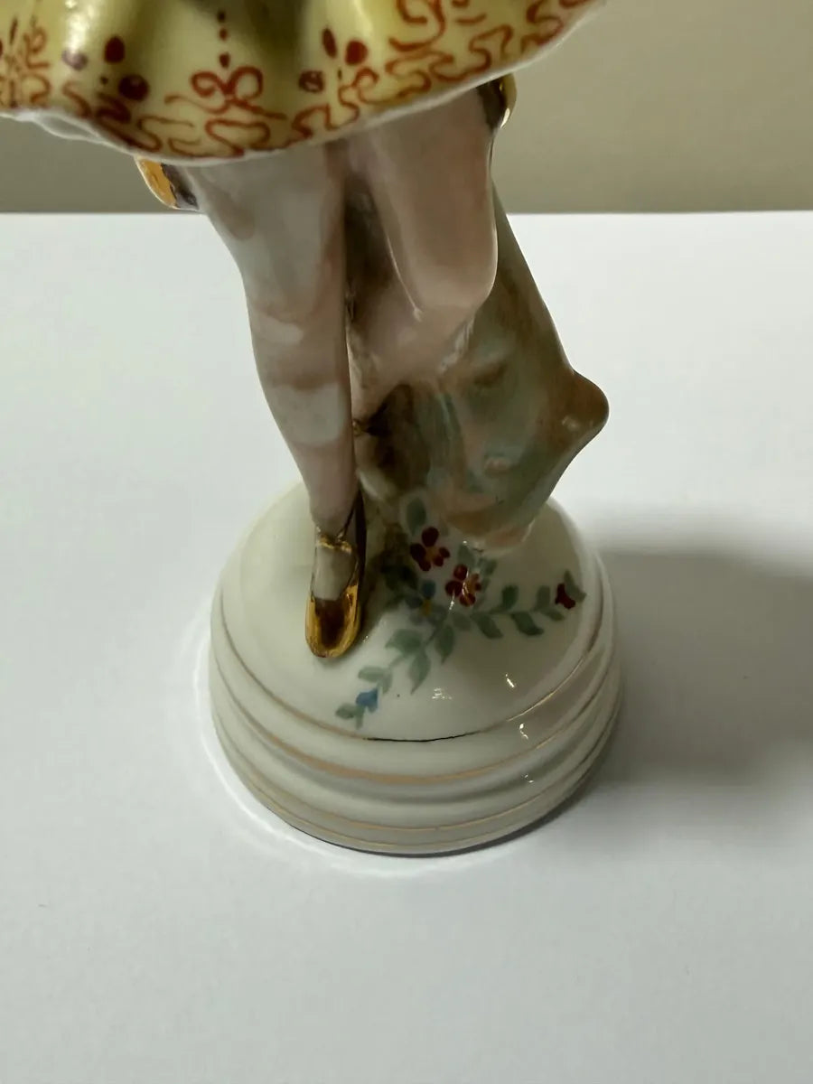 Estatueta Antiga Bailarina De Porcelana Pintada À Mão