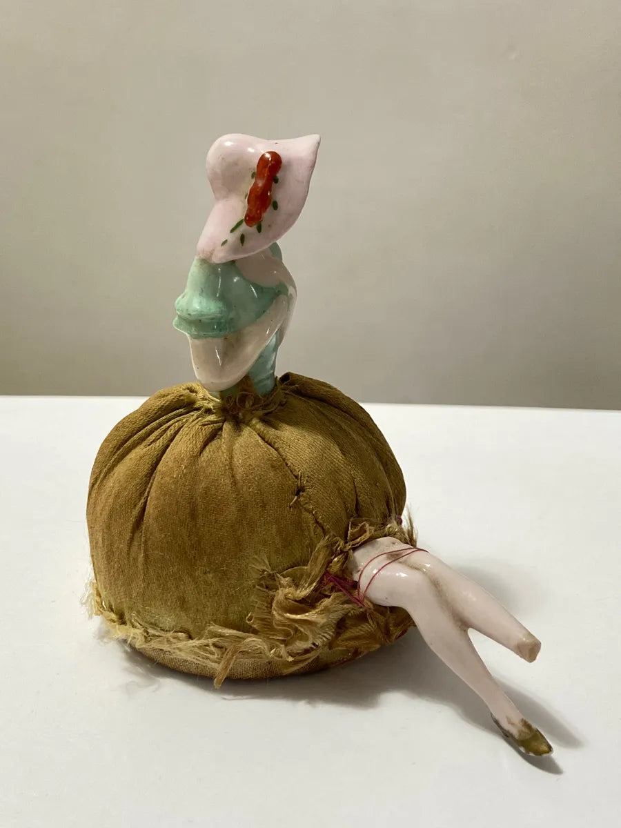 Boneca Alfineteiro Antiga De Porcelana Branco