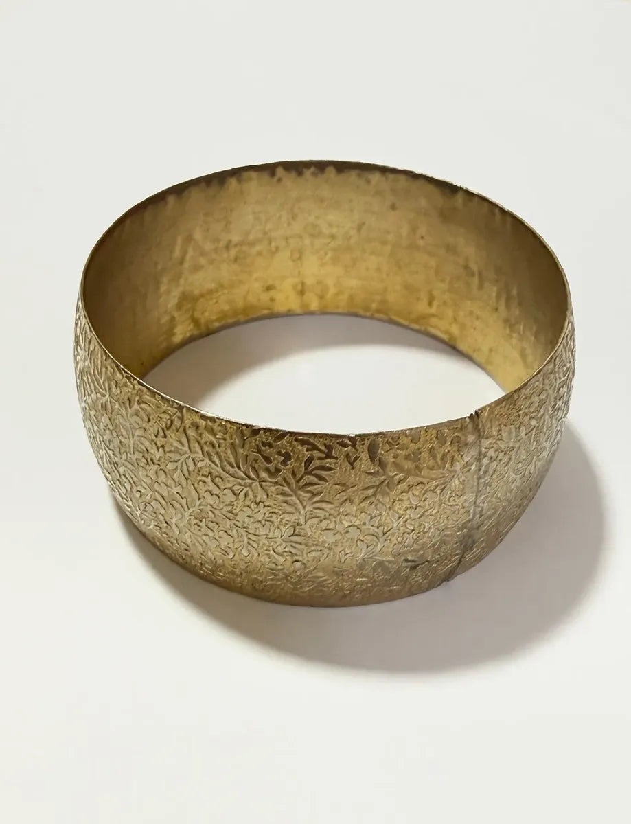 Bracelete Antigo Largo Em Metal Dourado Com Relevo Floral