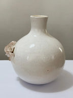 Vaso Antigo Em Cerâmica Craquelada Com Flor Em Alto Relevo