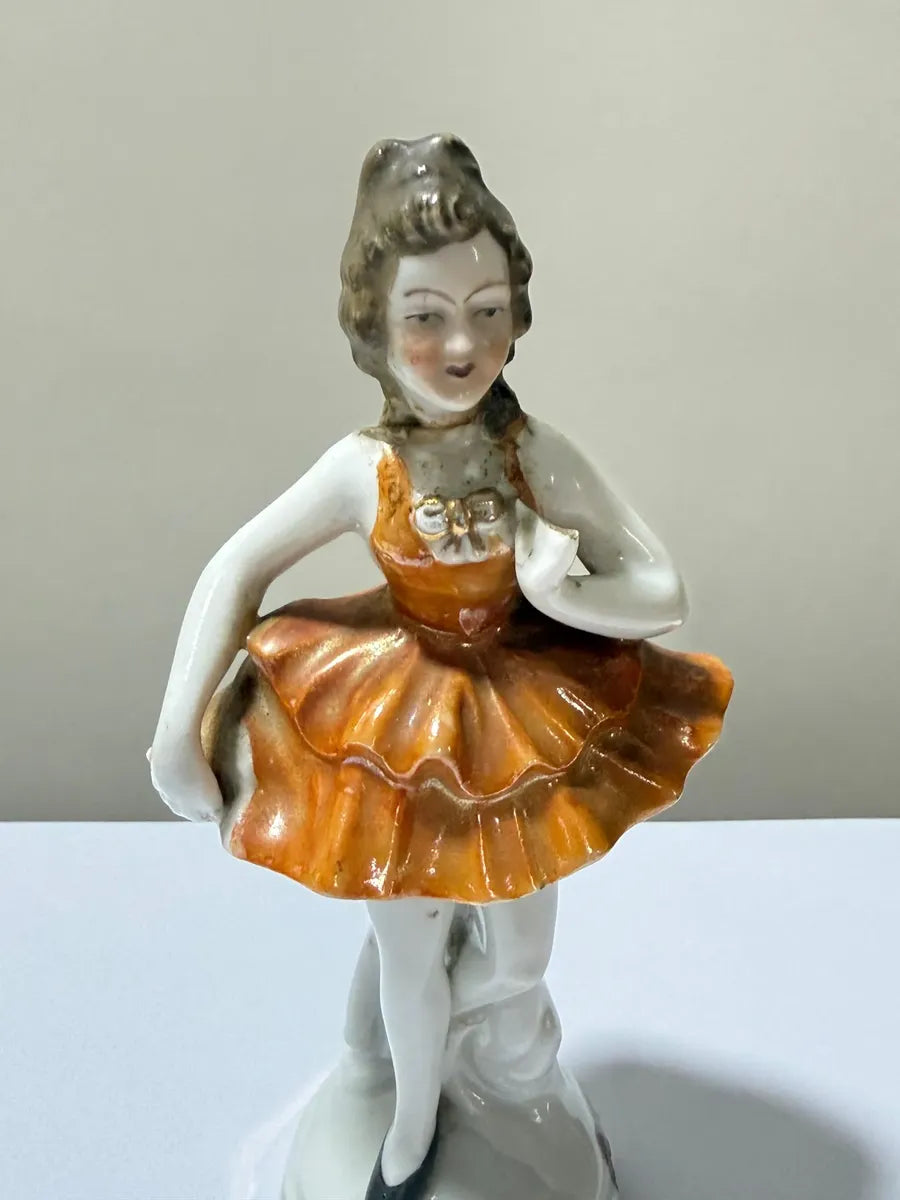 Estatueta Antiga Bailarina Porcelana Vieira De Castro