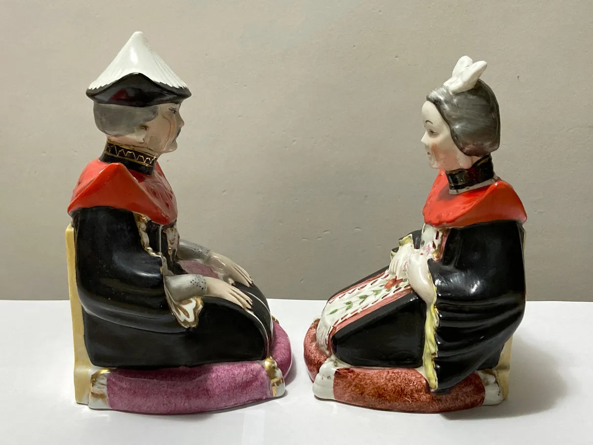 Estatuetas Antigas Em Porcelana Casal Oriental - Vieira de Castro