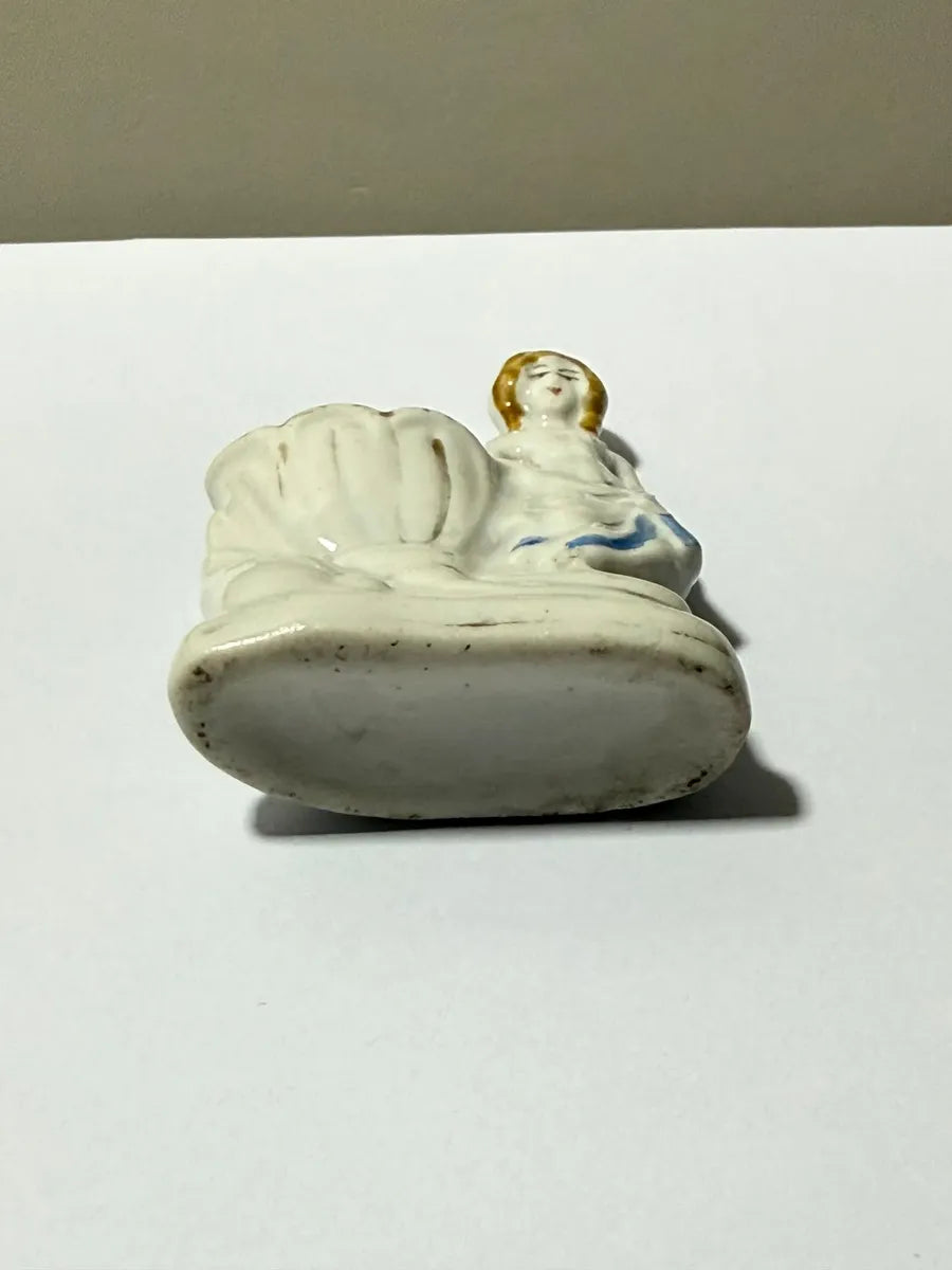 Bibelô Paliteiro Antigo Em Porcelana Dama Com Concha