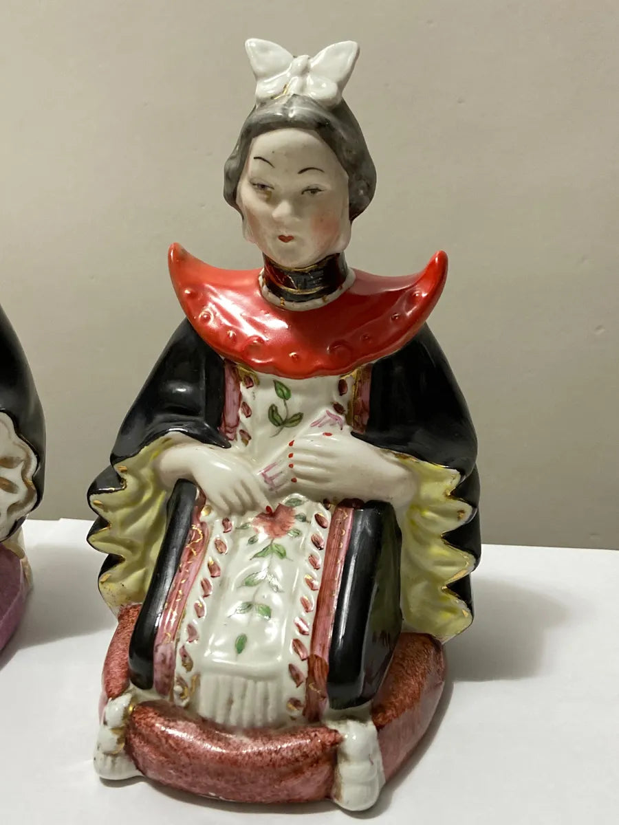 Estatuetas Antigas Em Porcelana Casal Oriental - Vieira de Castro