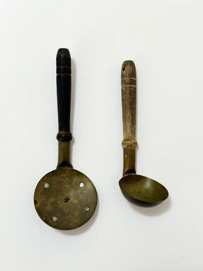 Par De Colheres Antigas Em Latão E Madeira