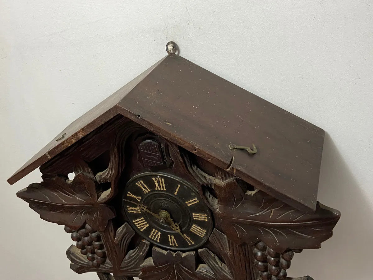 Relógio Cuco Antigo De Parede Marca H Em Madeira Entalhada Marrom Marrom
