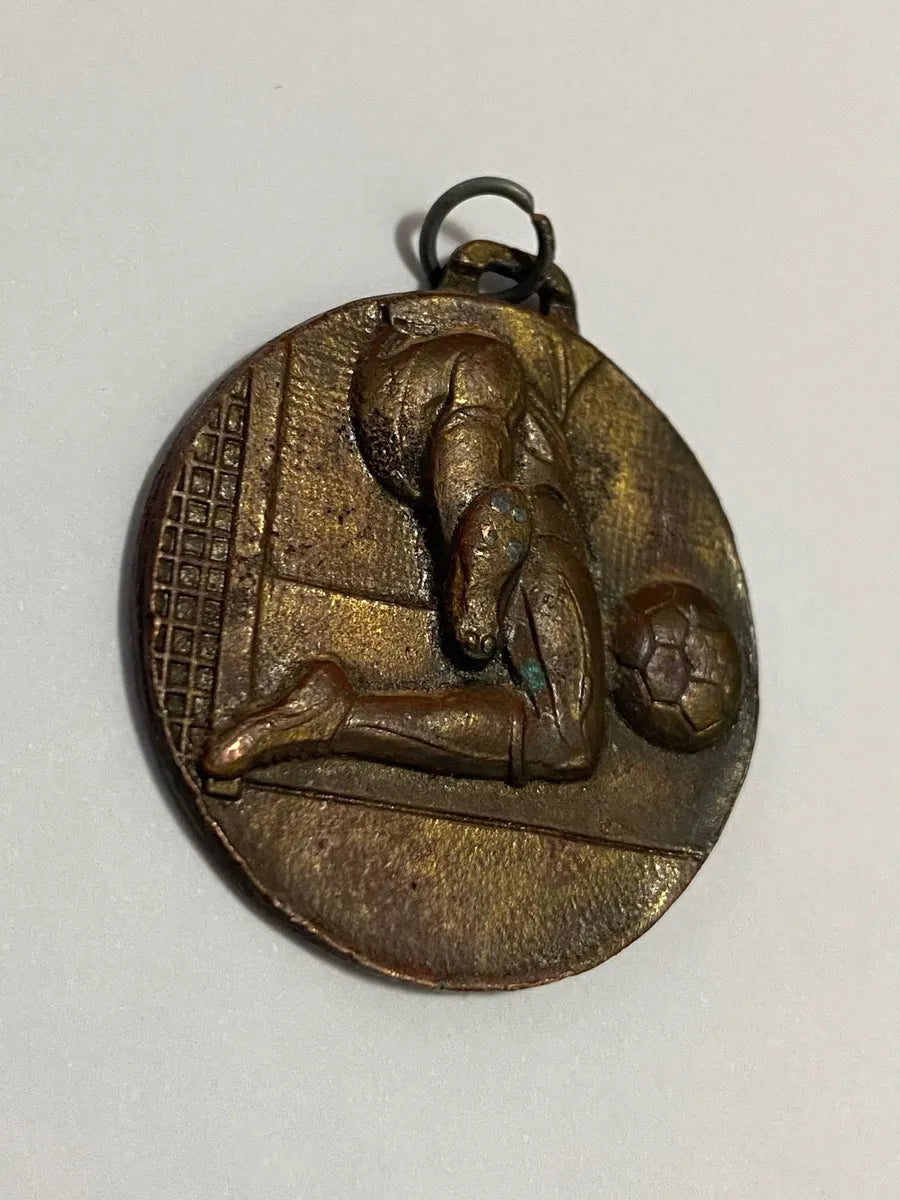 Medalha Antiga Futebol Bronze - Goleiro Em Ação