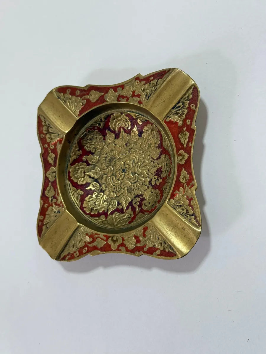 Cinzeiro Antigo De Metal Dourado Com Relevo Floral Vermelho