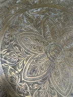 Bandeja Antiga Floral Arabesco Gravada À Mão 57cm em latão