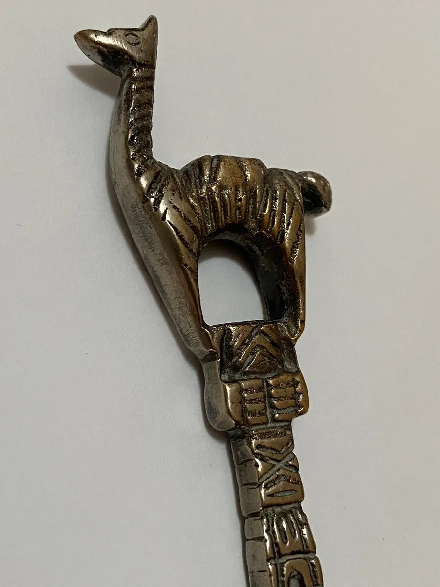 Abridor De Garrafas Antigo Lhama Peruana Cor Prata Prateado