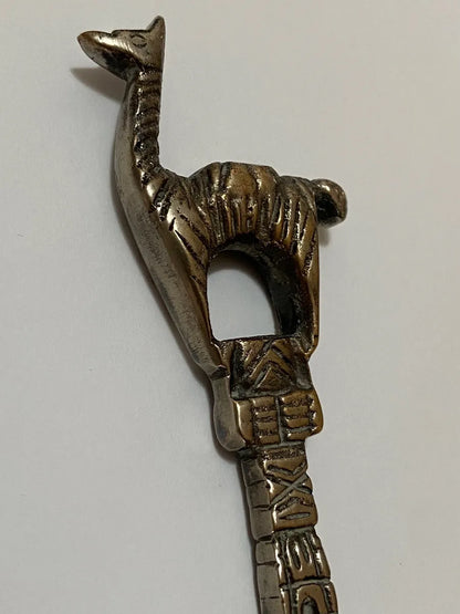 Abridor De Garrafas Antigo Lhama Peruana Cor Prata Prateado