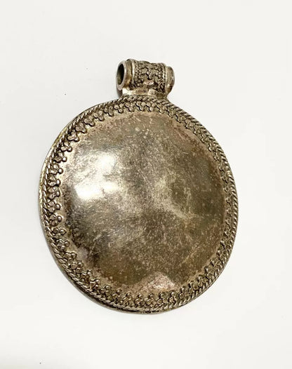 Pingente Antigo Redondo Prata 6cm Diâmetro