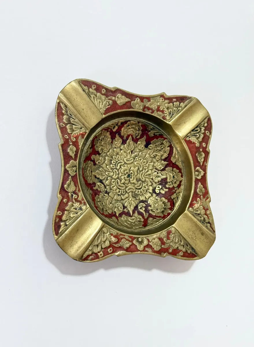 Cinzeiro Antigo De Metal Dourado Com Relevo Floral Vermelho