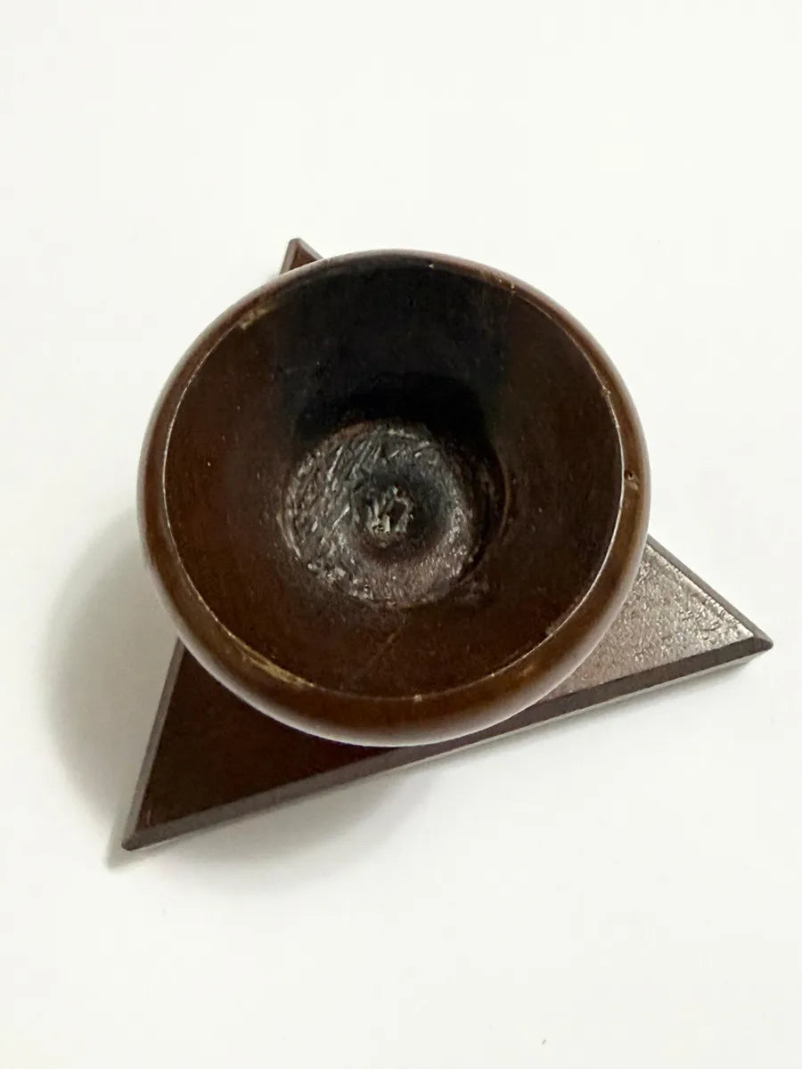 Castiçal Antigo Em Madeira Nobre Com Base Triangular Marrom