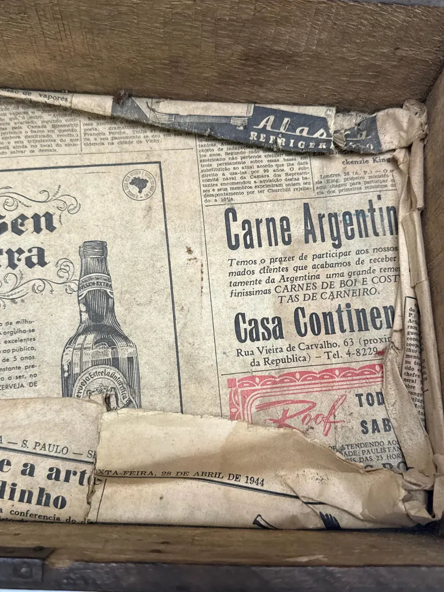Antiga Caixa Maleta De Madeira Com Tachas Década De 1940