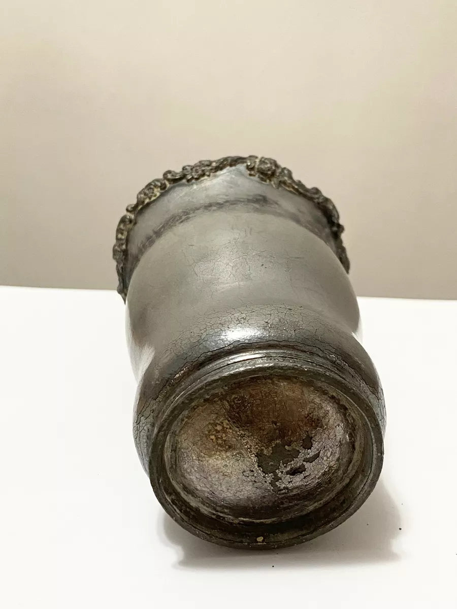 Copo Antigo Metal Estanho Com Detalhes Na Borda Decada De 50