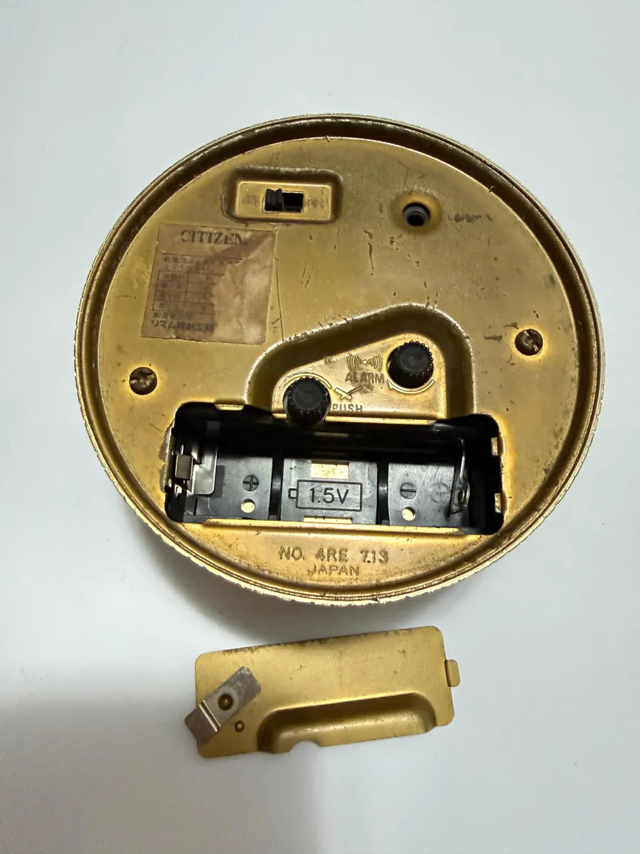 Relógio De Mesa Antigo Citizen Japão Dourado Tampa Decorada