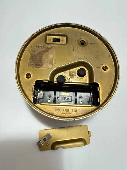 Relógio De Mesa Antigo Citizen Japão Dourado Tampa Decorada