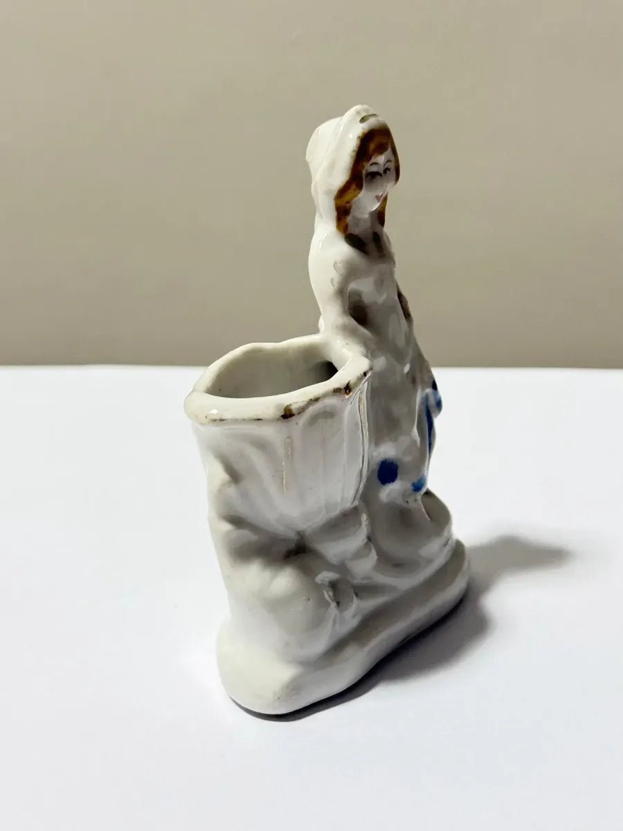 Bibelô Paliteiro Antigo Em Porcelana Dama Com Concha
