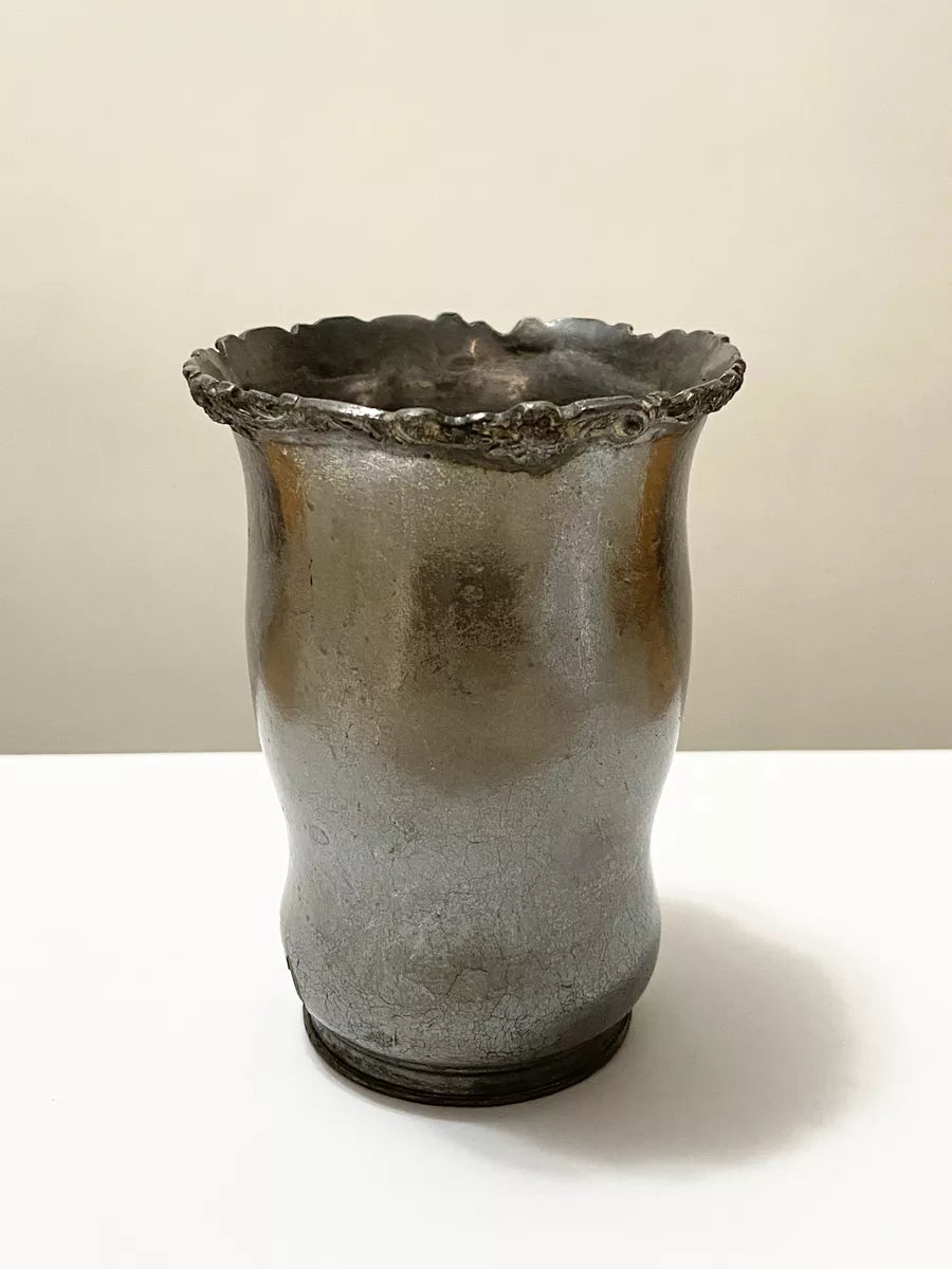 Copo Antigo Metal Estanho Com Detalhes Na Borda Decada De 50