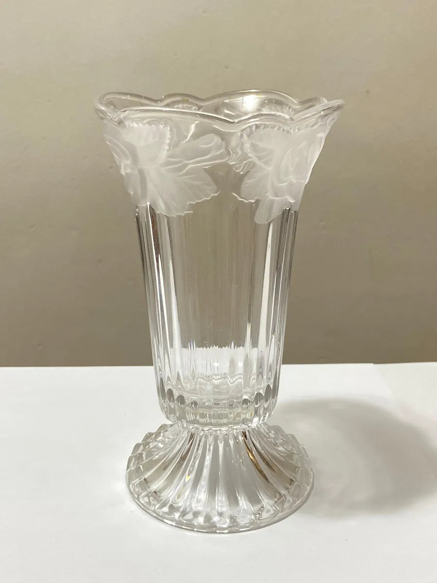Antigo Vaso De Cristal Com Rosas Em Relevo Art Nouveau