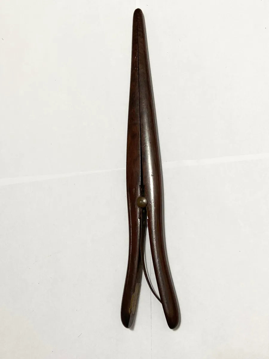 Pegador Antigo Em Madeira Nobre 28cm