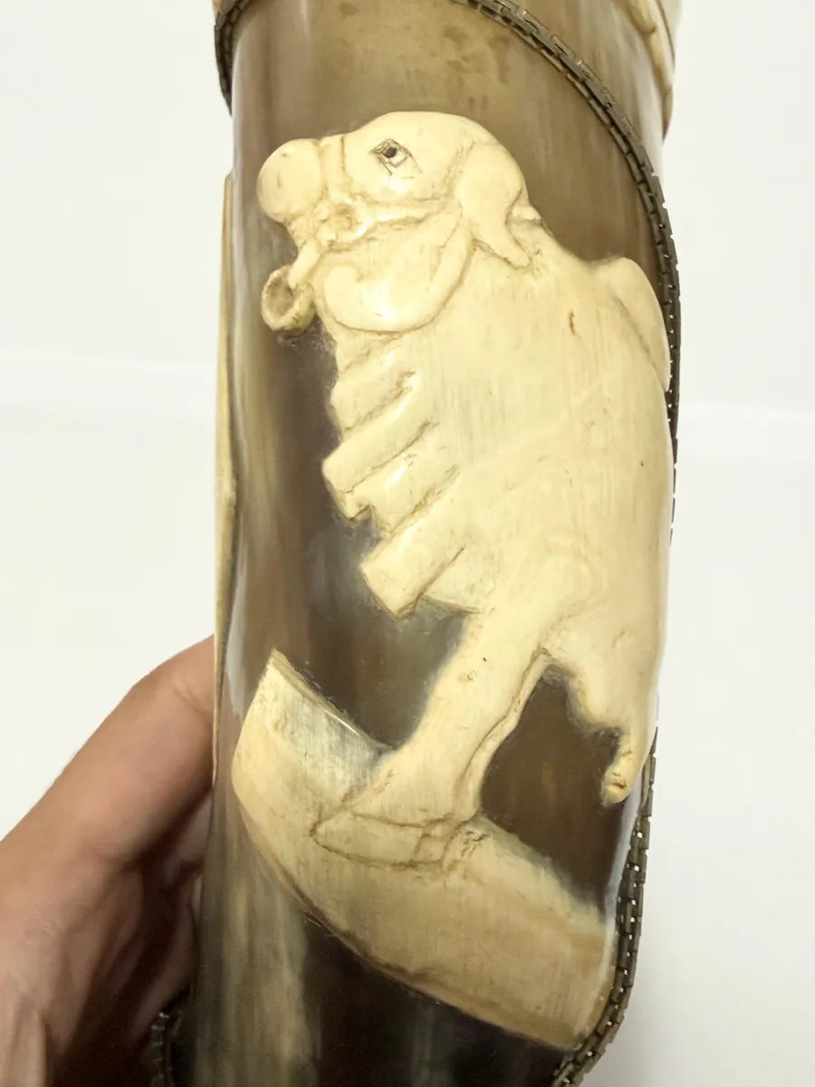 Copo Guampa Chifre Entalhado Antigo Com Figura De Boi