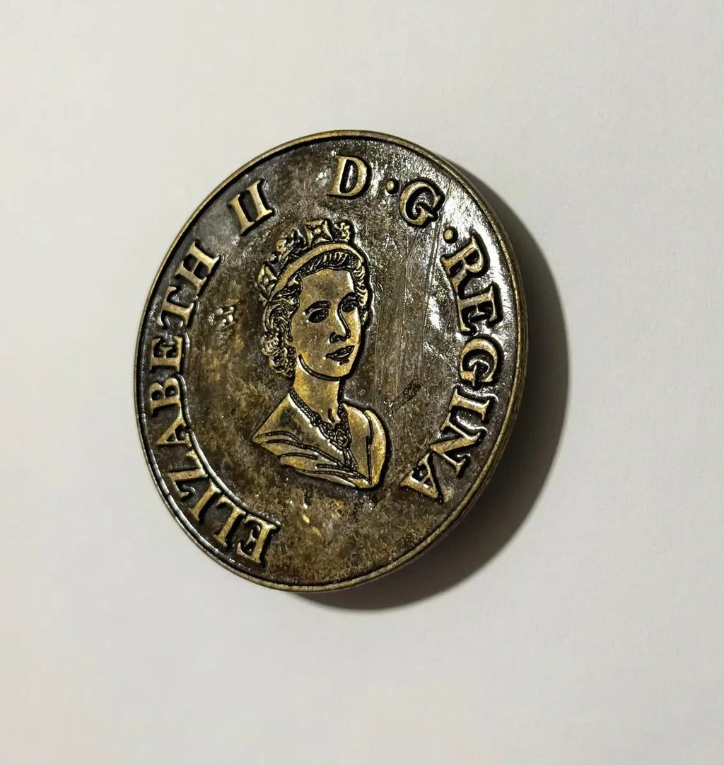 Emblema Medalha Rainha Elizabeth Ii Em Metal Antigo