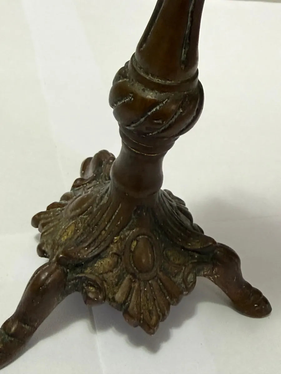 Castiçal Antigo Bronze Com Base Ornada