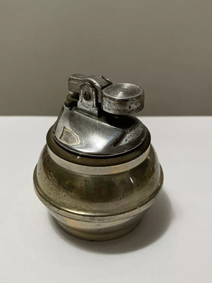 Isqueiro Antigo De Mesa Redondo Cor Prata