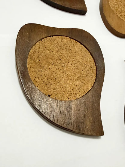 Porta Copos Antigo Em Madeira E Cortiça - Jogo 4 Peças Formato Orgânico