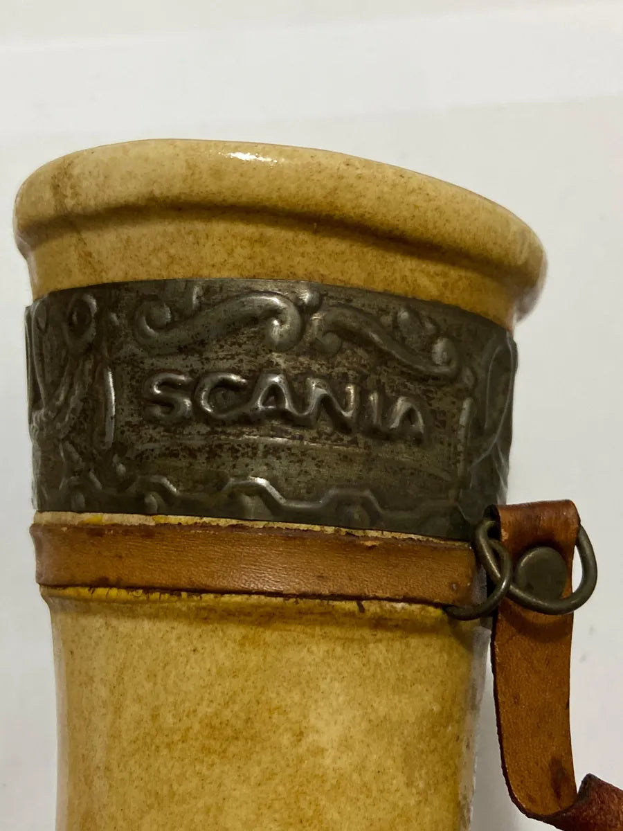 Caneca Chifre Cerâmica Scania C/ Alça De Couro Drinking Horn