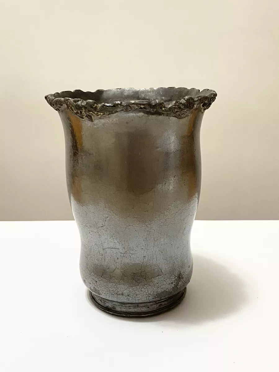 Copo Antigo Metal Estanho Com Detalhes Na Borda Decada De 50