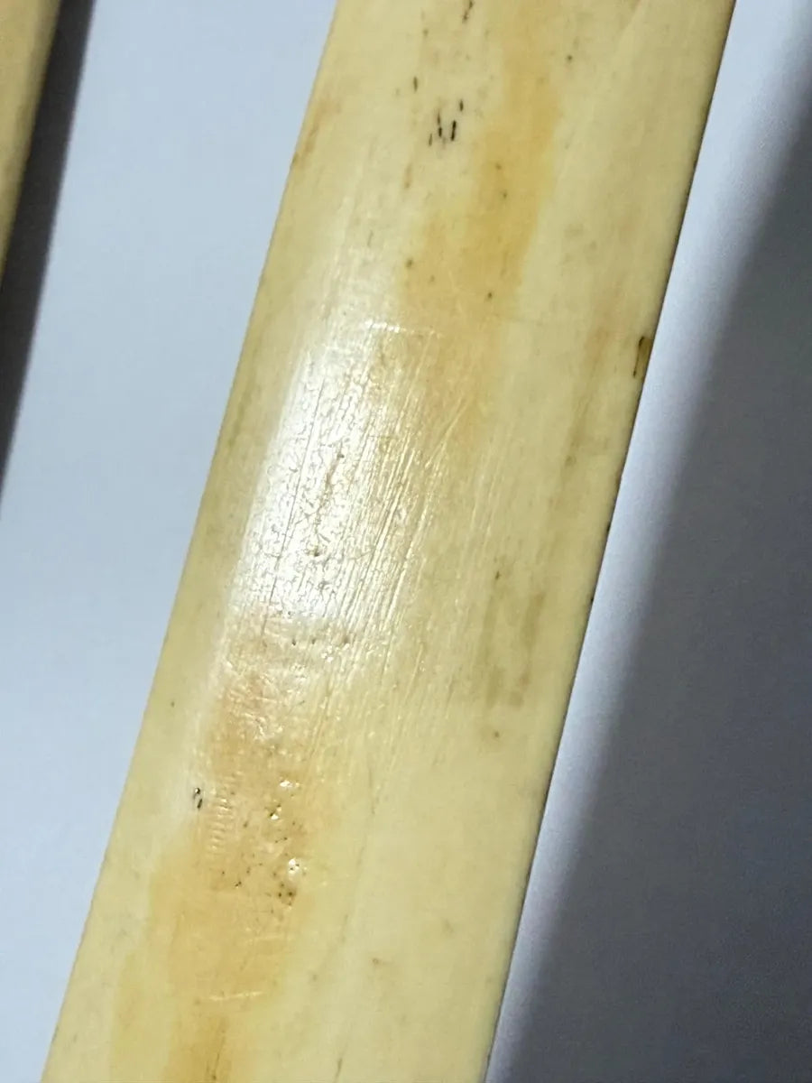 Par De Espátulas Antigas Em Osso Para Virar Cartas Baralho