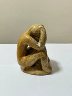 Escultura Antiga Figura Humana Sentada Abstrata Em Pedra