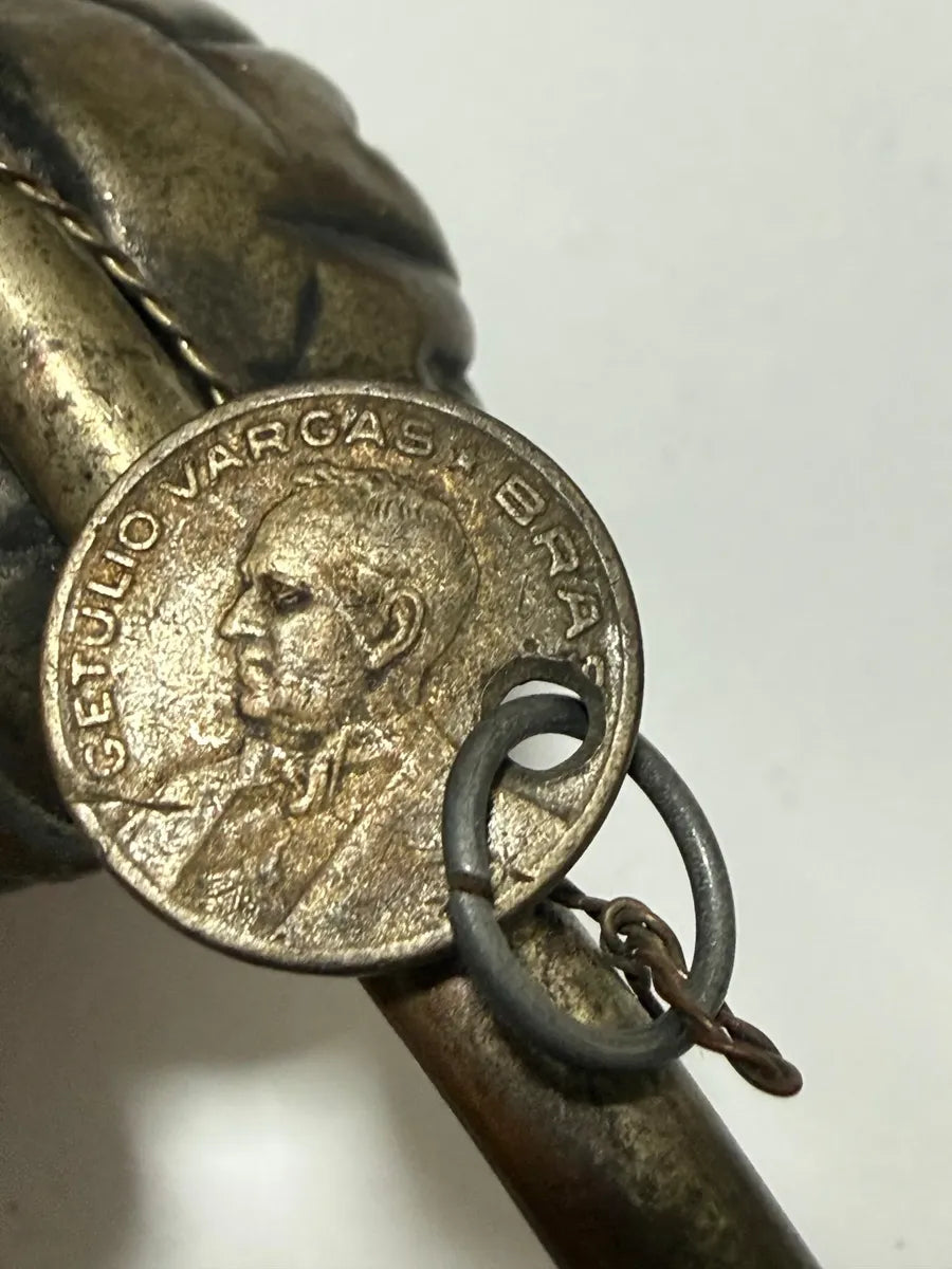 Escultura Antiga Berimbau Miniatura Com Moeda 1947