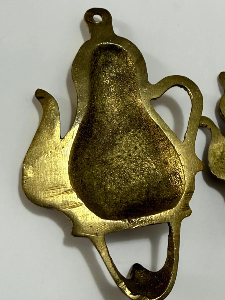 2 Ganchos De Parede Antigos Em Metal Dourado Formato Bule