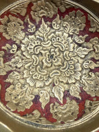 Cinzeiro Antigo De Metal Dourado Com Relevo Floral Vermelho
