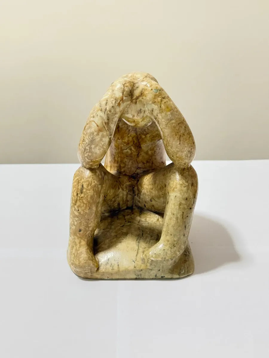 Escultura Antiga Figura Humana Sentada Abstrata Em Pedra