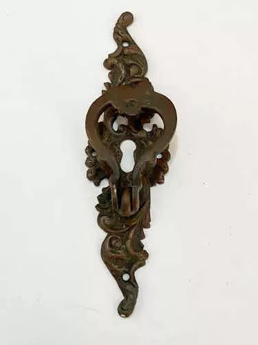 Antigo Puxador De Guarda Roupas Bronze Com Desenhos Relevo