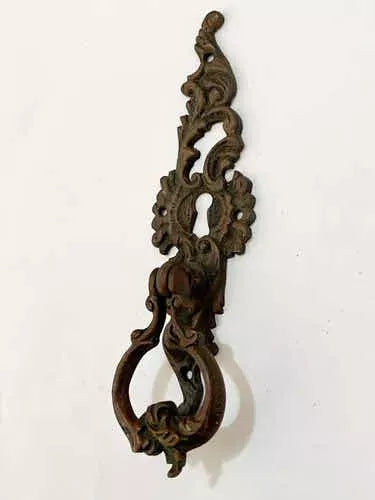 Antigo Puxador De Guarda Roupas Bronze Com Desenhos Relevo