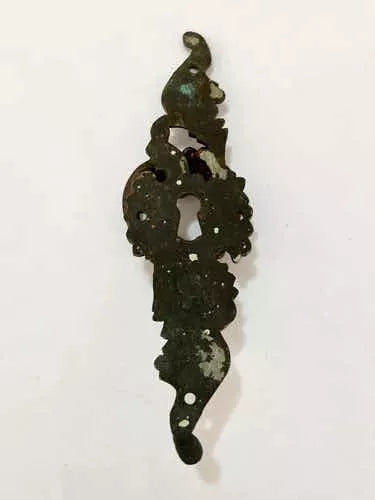 Antigo Puxador De Guarda Roupas Bronze Com Desenhos Relevo