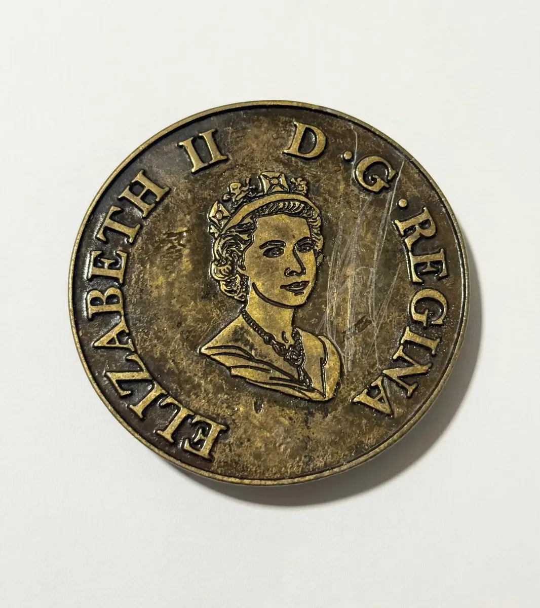 Emblema Medalha Rainha Elizabeth Ii Em Metal Antigo