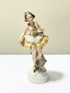Estatueta Antiga Bailarina De Porcelana Pintada À Mão
