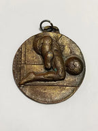 Medalha Antiga Futebol Bronze - Goleiro Em Ação