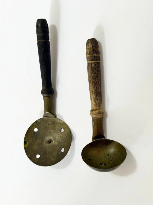 Par De Colheres Antigas Em Latão E Madeira