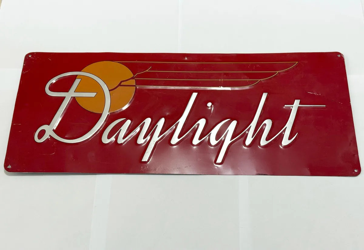 Placa Antiga Daylight Em Metal Decorativa Vermelha